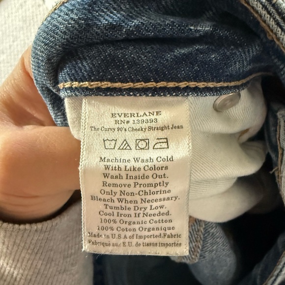 Everlane 90’s Curvy cheeky 90’s Jean in Medium Blue Wash short length. 31” waist - Picture 4 of 7